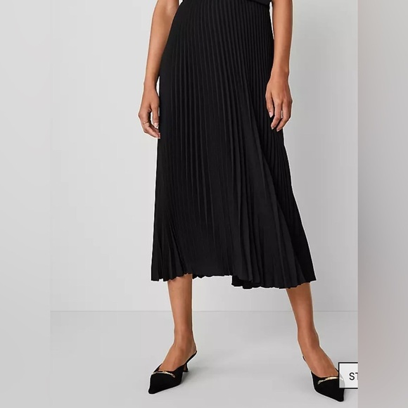 Ann Taylor Dresses & Skirts - Ann Taylor Classic Black Midi Skirt